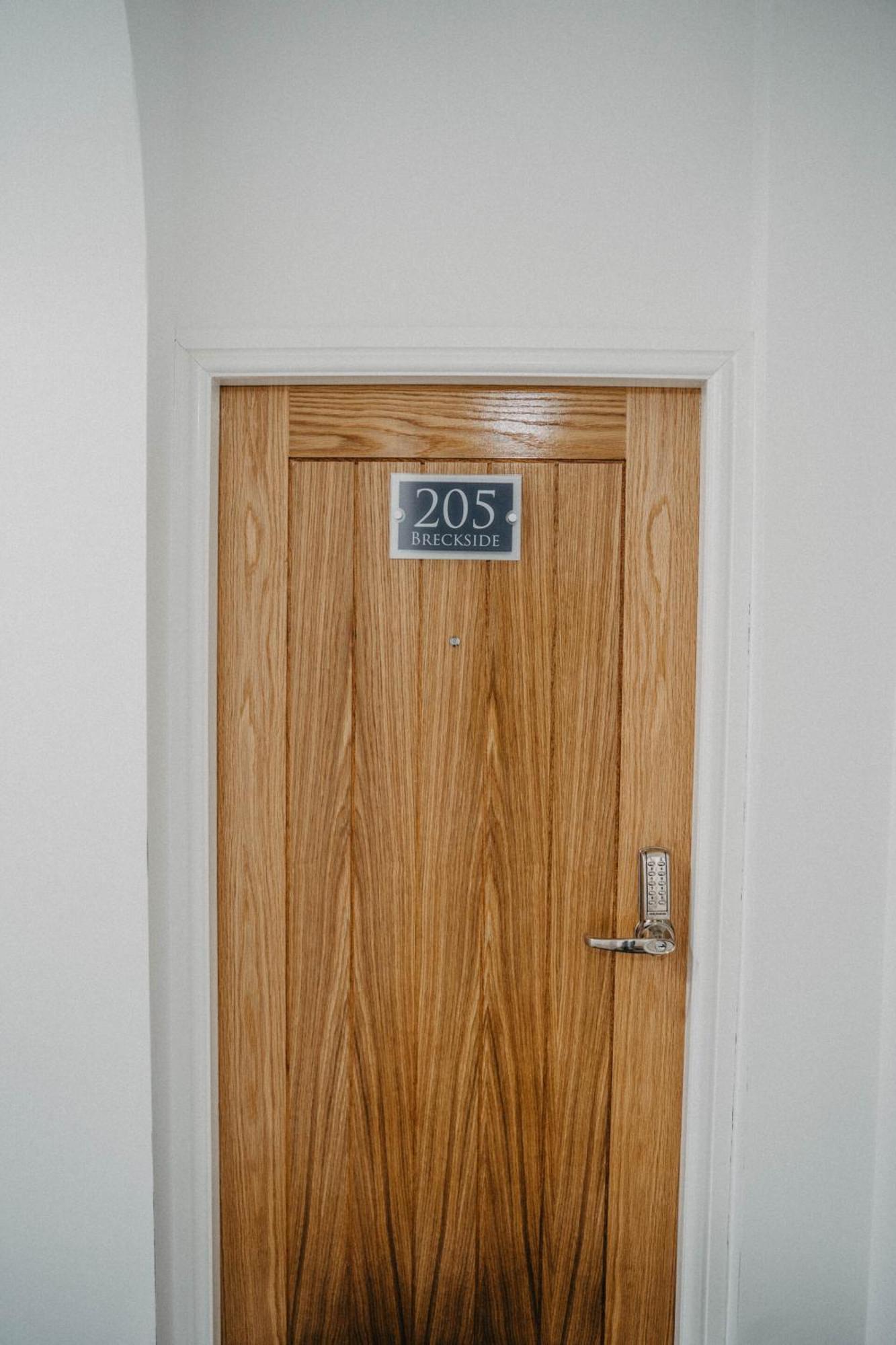 Flat Iron Anfield Hotel Ливърпул Екстериор снимка